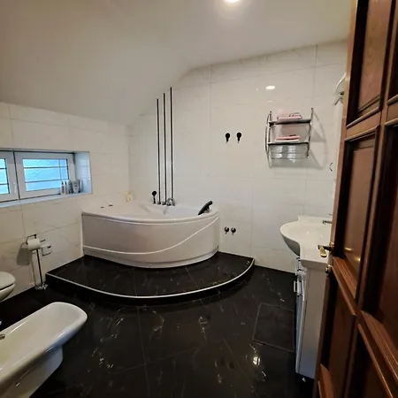 Ramonda House Tatil Evi Brestovik