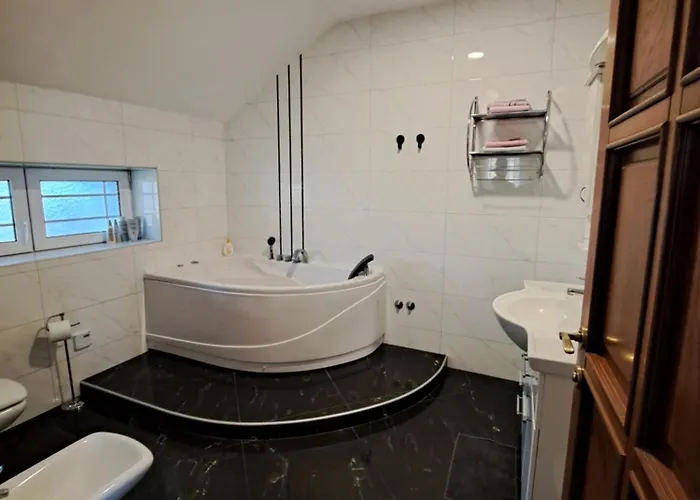 Ramonda House Case de vacanță Brestovik