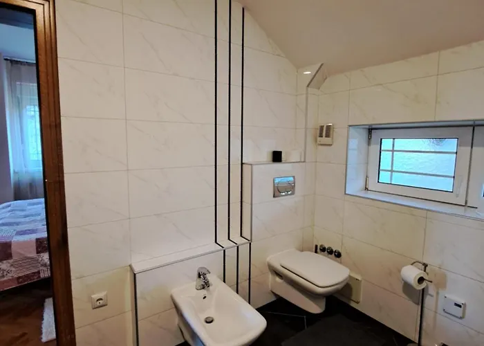 Ramonda House Case de vacanță Brestovik